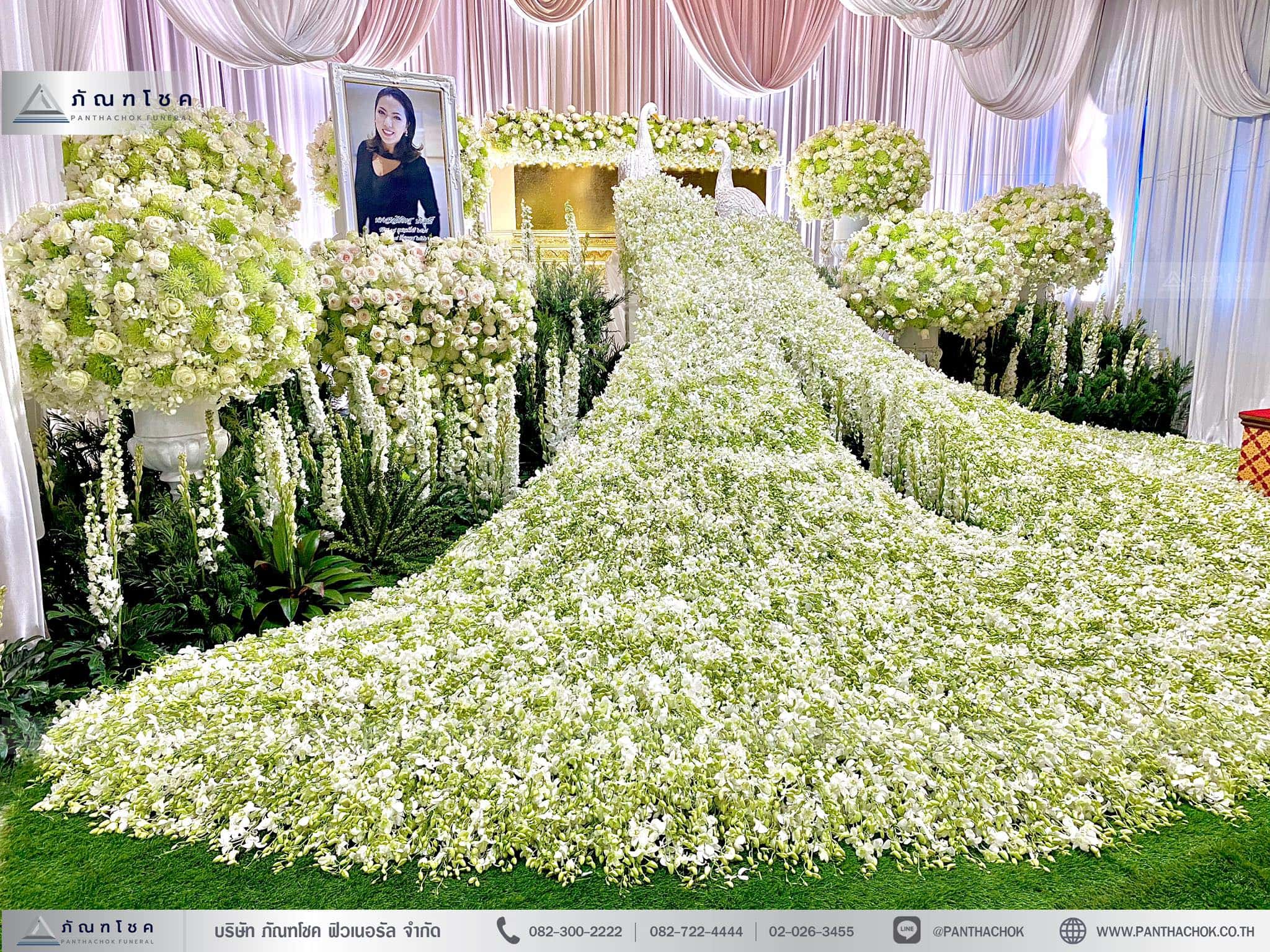ดอกไม้งานศพชุดนกยูงหรูหรา ดอกไม้งานศพสีขาวล้วน