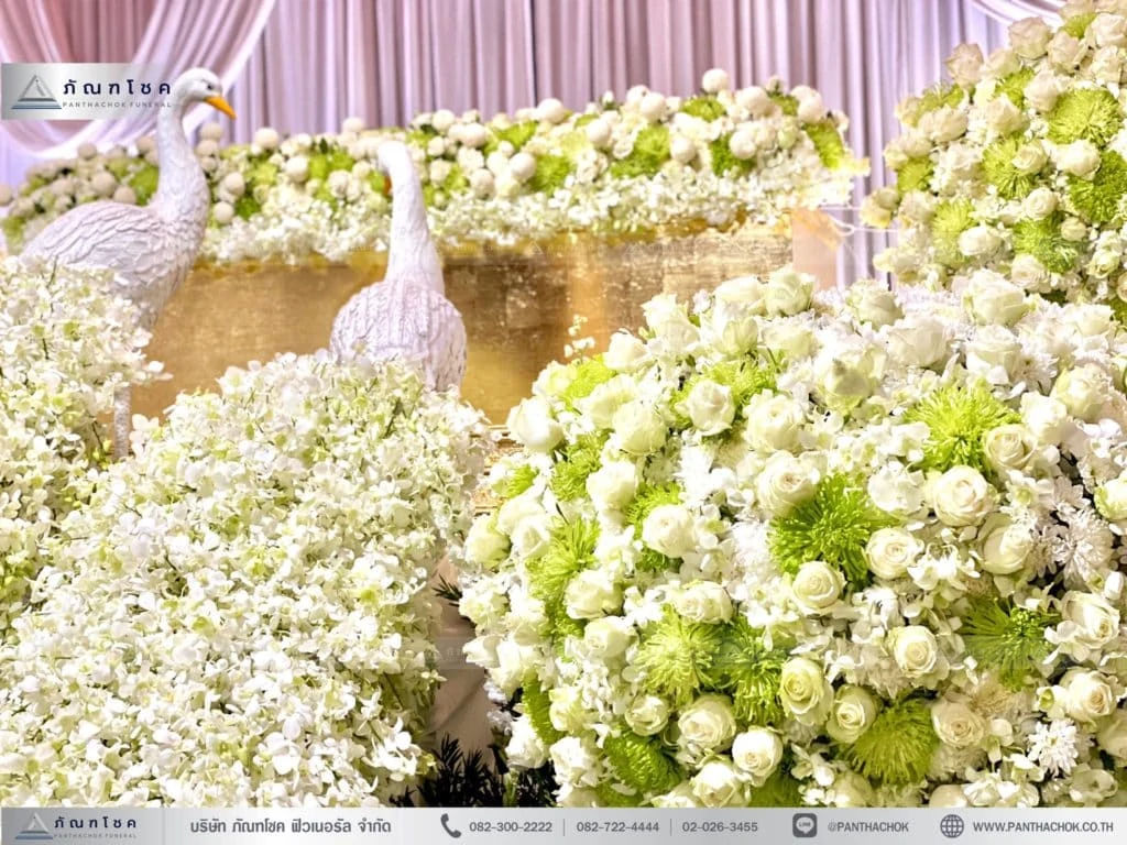 ดอกไม้ประดับนกยูง ดอกไม้งานศพโทนสีขาว