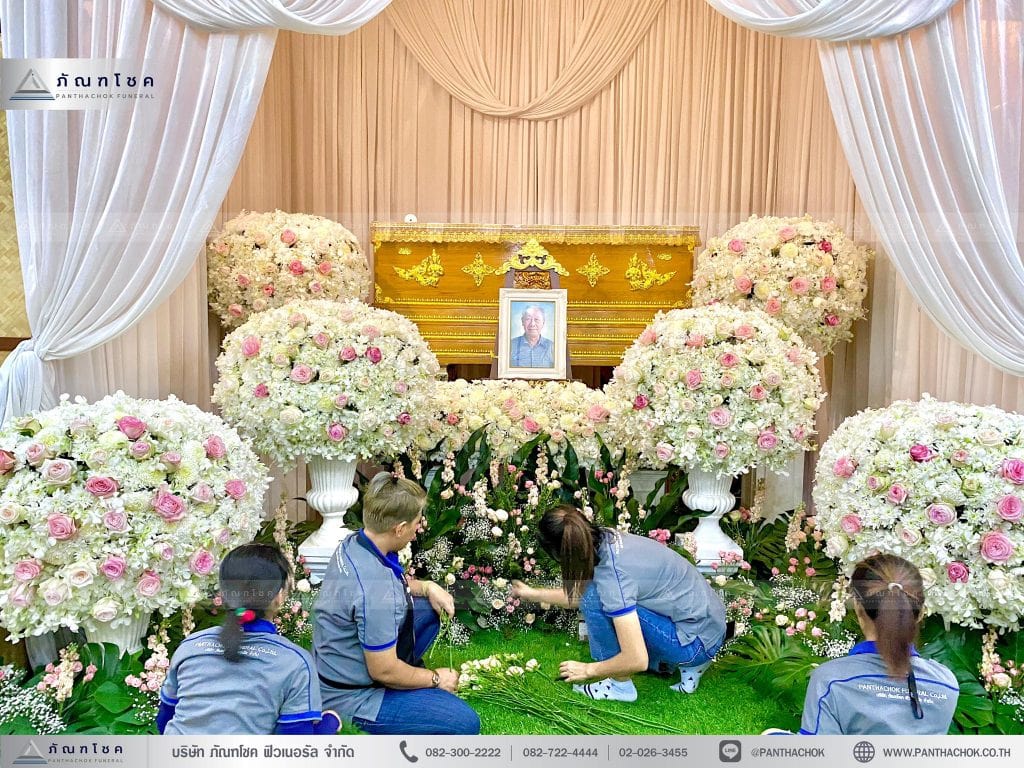 ดอกไม้ประดับหน้าหีบสไตล์โมเดิร์นโทนขาว-ชมพู 3 ดอกไม้ชุดพุ่มหรูหรา สีขาวชมพูอ่อน