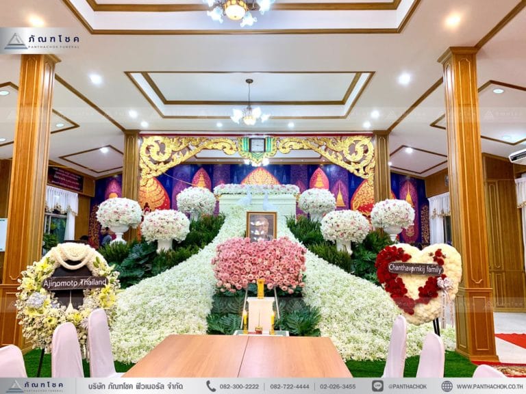 ดอกไม้หน้าหีบศพพร้อมกรอบรูปโทนขาวชมพู