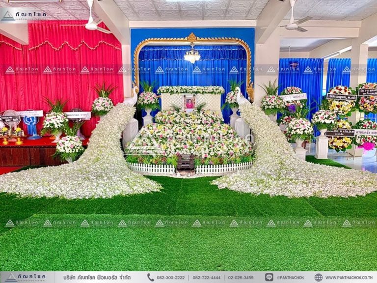 ดอกไม้หน้าศพ ณ วัดศรีสุริยวงศาราม วรวิหาร นกยูงดอกไม้สดงานศพ