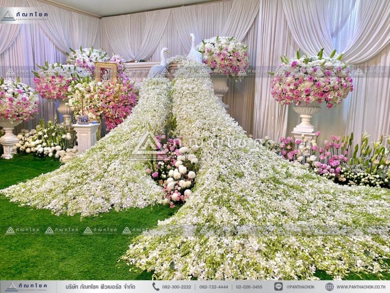 ดอกไม้สดหน้าศพกรุงเทพแบบหรูหรา ดอกไม้หน้าหีบ นกยูงอลังการ