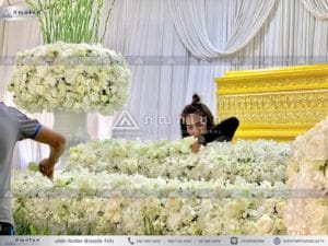 นกยูงงานศพ วัดไทร นครปฐม ดอกไม้สีเหลืองทอง จัดงานศพยิ่งใหญ่อลังการ นกยูงหรูหราสง่างาม จัดงานศพยิ่งใหญ่