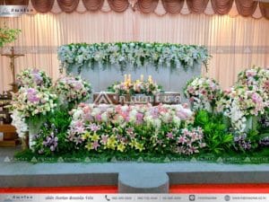 ดอกไม้งานศพแบบคริสต์ ดอกไม้หน้ารูป ดอกไมหลังหีบศพคริสต์ งานศพอลังการ ร้านดอกไม้สวยหรู