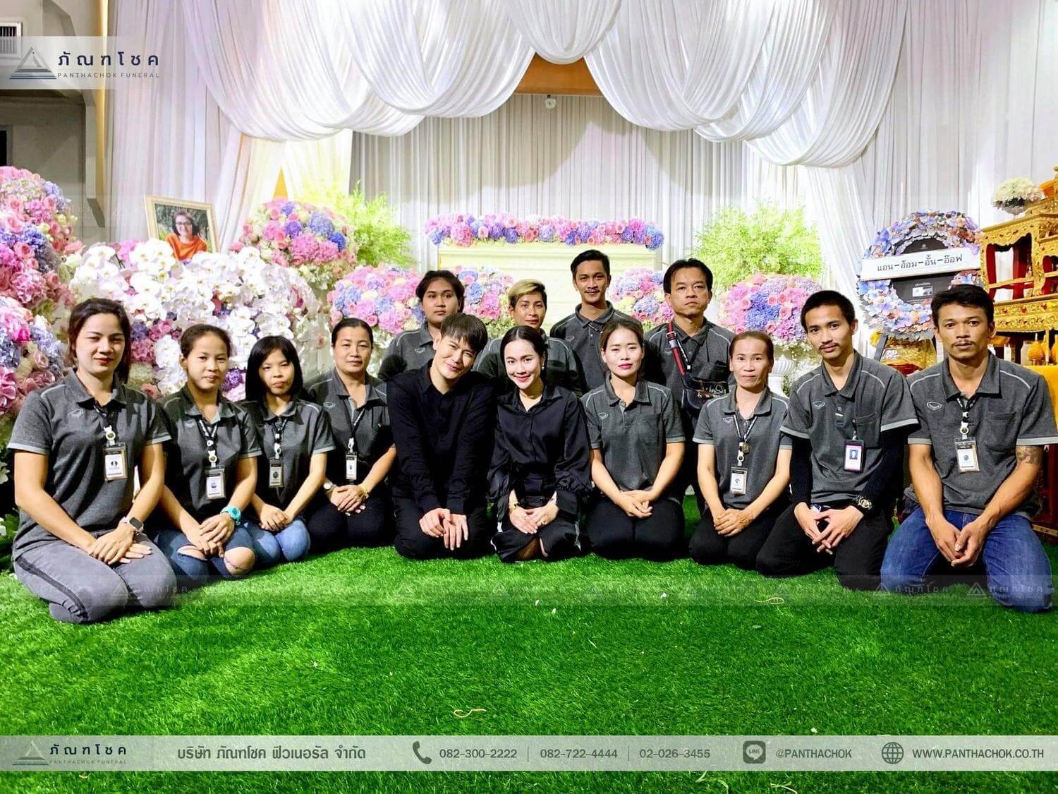 ภาพถ่ายหน้างานศพ ทีมจัดดอกไม้งานศพของแม่คุณอ๊อฟ ปองศักดิ์
