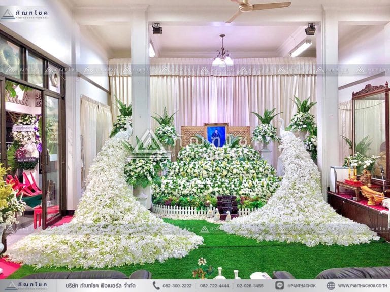 ดอกไม้งานศพแบบนกยูงและสวนหน้าศพ รูปแบบที่ 1 สวนหย่อมงานศพ นกยูงหน้าหีบ