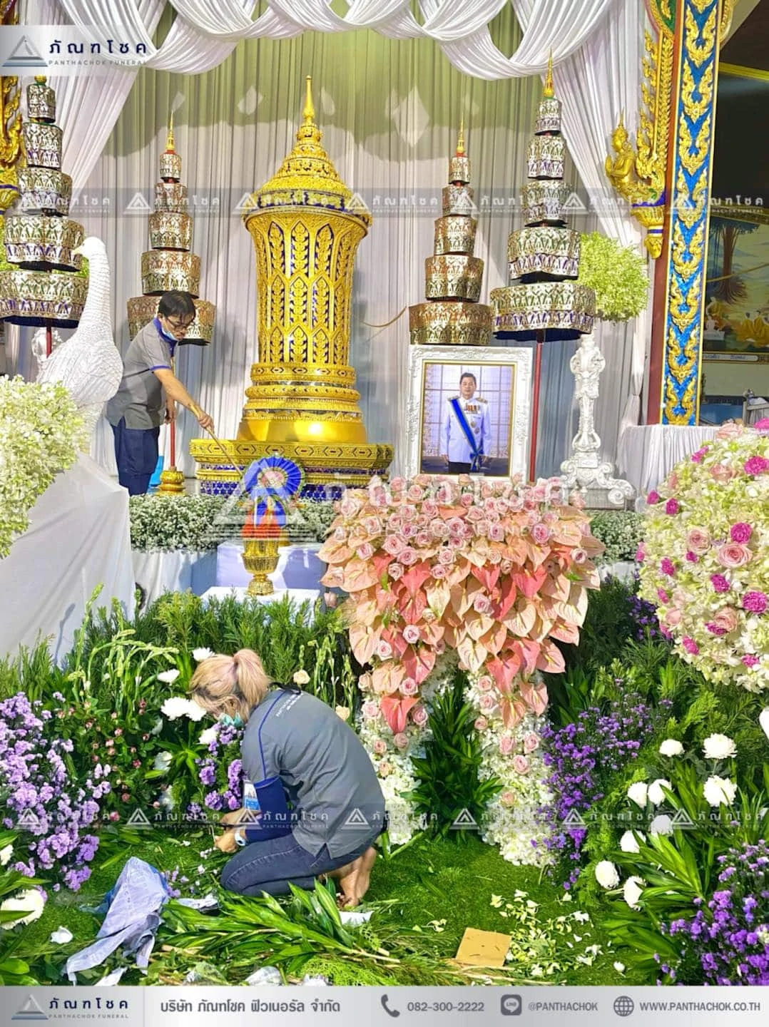 ดอกไม้หน้าโกศพระราชทาน โทนสีชมพู จัดสวนหน้าศพ สวนดอกไม้หน้าศพอลังการ