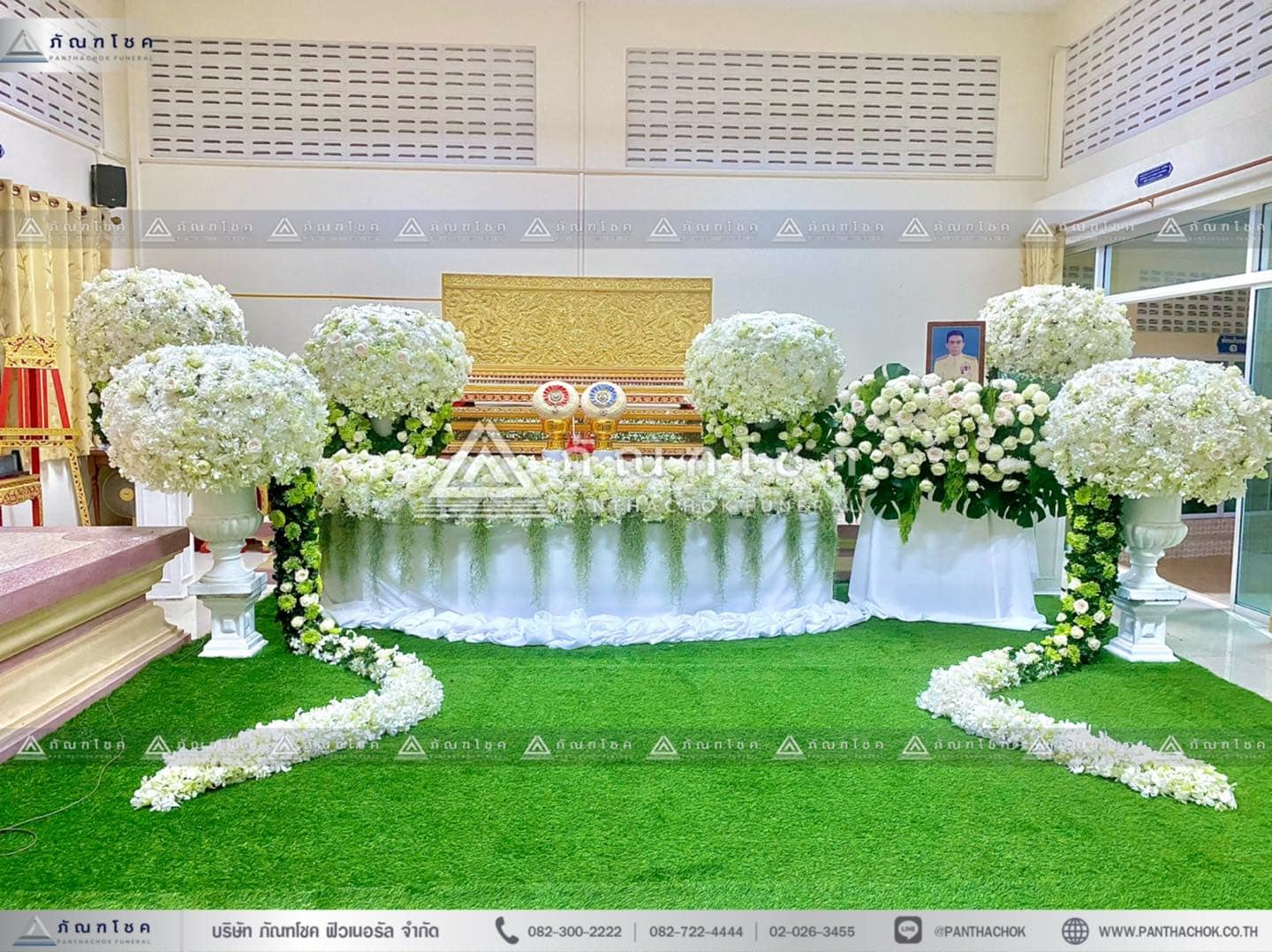 ดอกไม้งานศพแบบพุ่ม โทนสีขาว สวนดอกไม้งานศพ ดอกไม้หน้าศพกรุงเทพ รับจัดงานศพกรุงเทพ