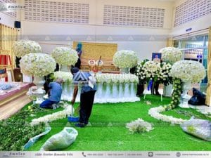 ดอกไม้งานศพแบบพุ่ม โทนสีขาว