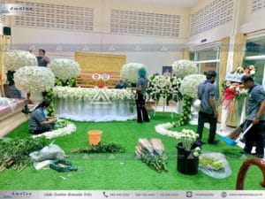 ดอกไม้งานศพแบบพุ่ม โทนสีขาว