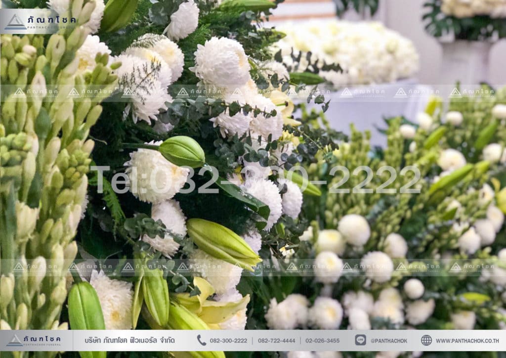 ดอกไม้หน้าหีบสีขาว