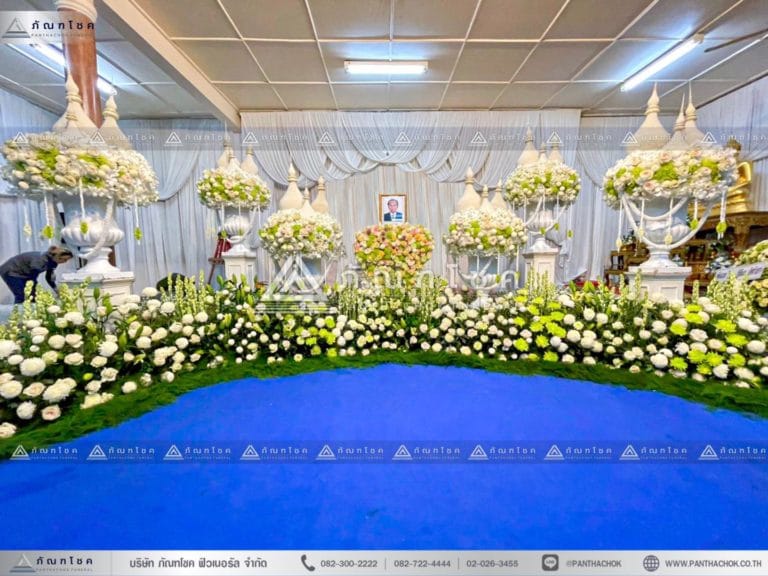 ดอกไม้หน้าศพไทยประยุกต์ สีขาวเขียว รับจัดงานศพแบบพุ่มมุก ดอกไม้ประดับหน้าศพแบบไทย พุ่มดอกไม้สดหน้าศพขนาดใหญ่ ดอกไม้งานศพสีขาว