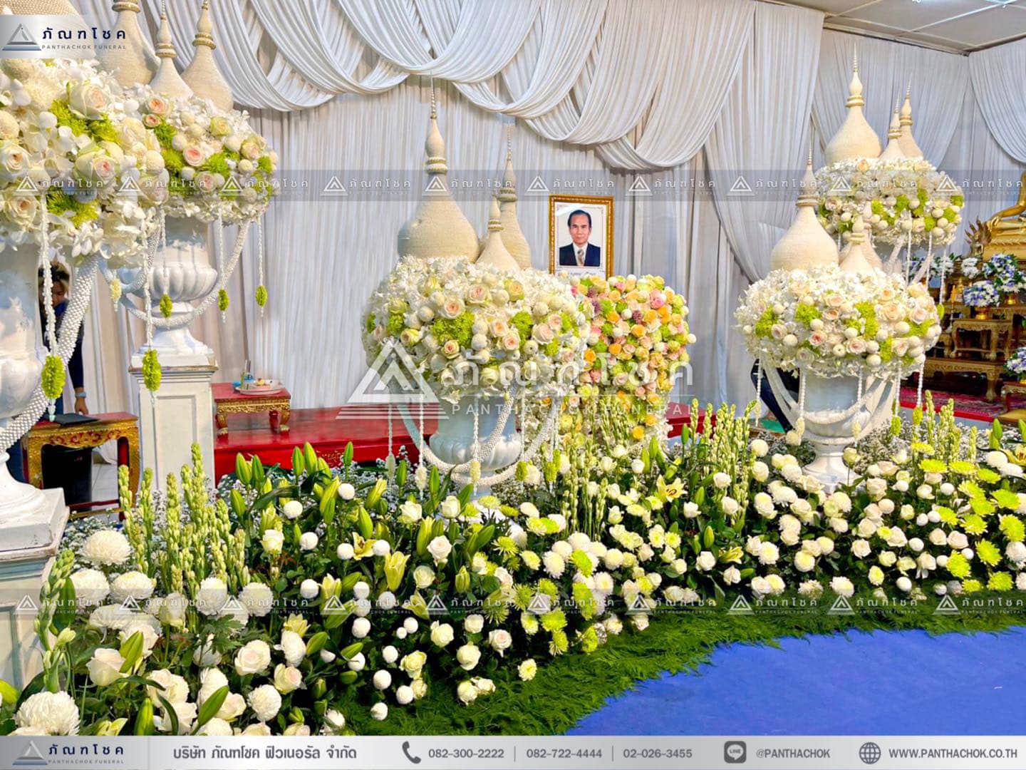 ดอกไม้หน้าศพไทยประยุกต์ สีขาวเขียว ดอกไม้งานศพสีขาว ดอกไม้หน้าศพสวยหรู ดอกไม้หน้าหีบสวยๆ จับจัดงานศพราชบุรี