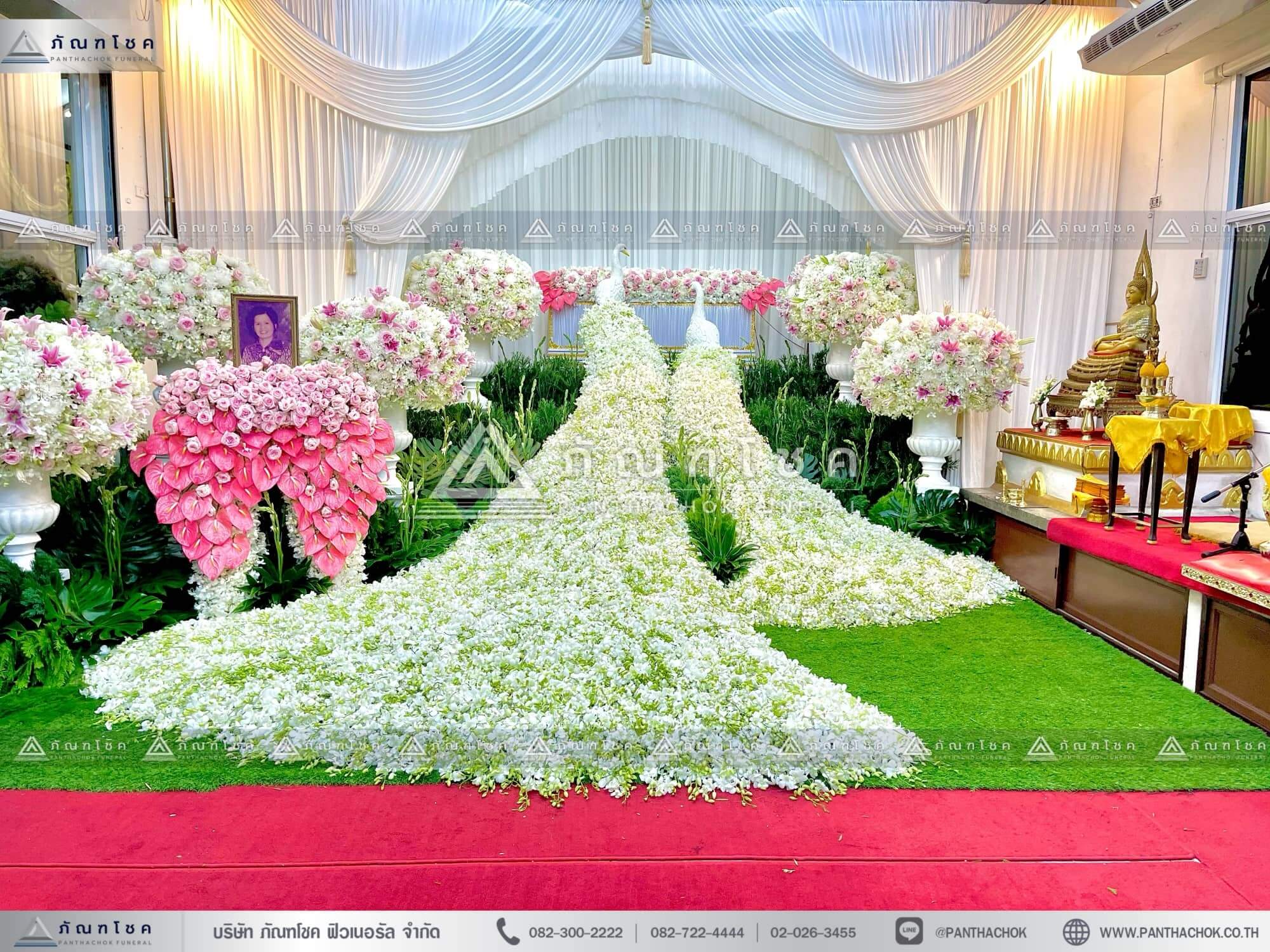 ดอกไม้งานศพรูปแบบนกยูง