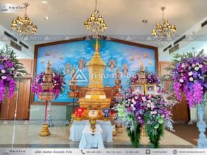ดอกไม้หน้าโกศพระราชทานแบบเรียบง่าย ดอกไม้งานศพโทนสีม่วง รับจัดงานศพวัดดัง ดอกไม้หน้าศพกรุงเทพ