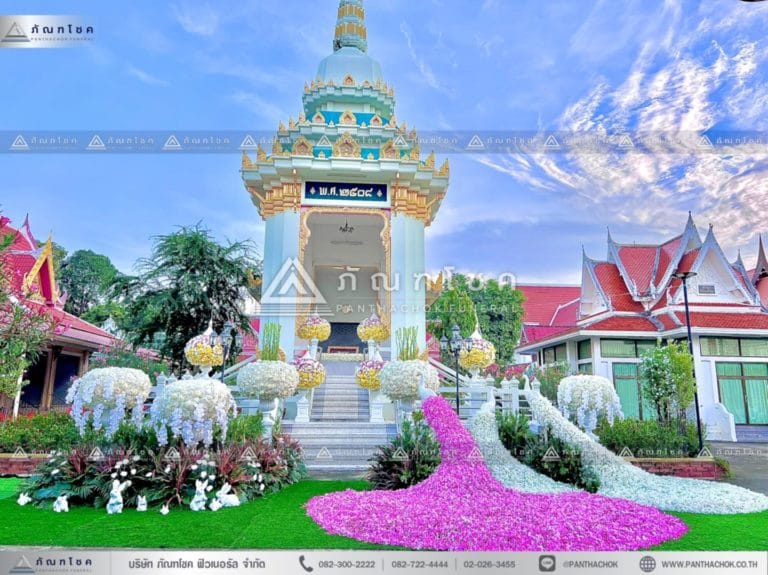 ดอกไม้ประดับเมรุสวยหรู นกยูงในงานศพ ดอกไม้หน้าเมรุแบบพุ่ม